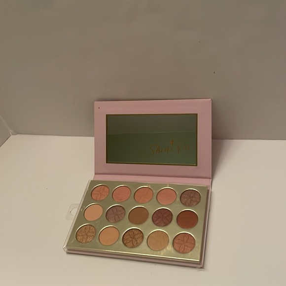 NICOLLE MILLER New York “Just Like Magic” Rosy Nudes eyeshadow palette. Vegan - Picture 11 of 17